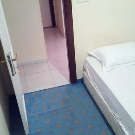 Ξενοδοχείο Dilara 3*